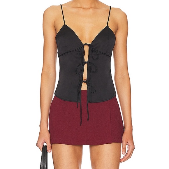 superdown Tops - Anahi Cami Top in Black Superdown - Size M